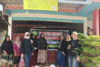 Alumni Hukum Universitas Bung Hatta Salurkan Bantuan untuk Warga Terdampak Banjir di Padang